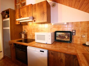 Réfrigérateur, micro-ondes, four, lave-vaisselle
