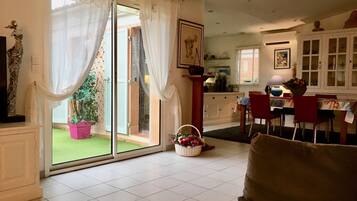 TV, fireplace, DVD player, ping pong