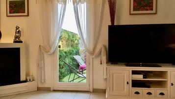 TV, fireplace, DVD player, ping pong