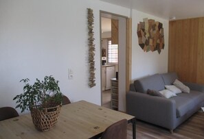 Télévision, lecteur de DVD, livres, médiathÚque