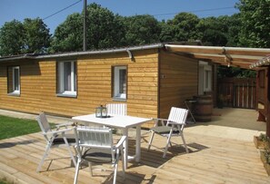 Outdoor dining - Les hérissons               (Etricourt manancourt)