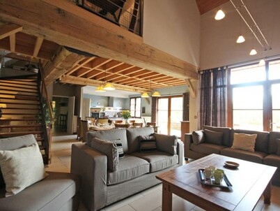 12-person family cottage, pets allowed, near forest edge