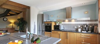 19th-Century Family Cottage for 12, Pets Welcome, Near Forest