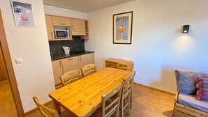 A compact kitchen with a microwave, a kettle, and a framed poster on the wall. - Pracondu 1 103 - OUTDOOR & FUN  apartment 6 pers (Haute-Nendaz)