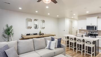 Townhouse, Beberapa Tempat Tidur (Desert Oasis) | Ruang keluarga