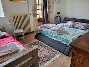2 quartos, Wi-Fi de cortesia, roupa de cama