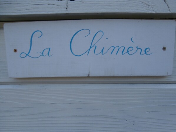A white sign with blue cursive text reading "La Chimère." - Charming Garden Level Home Near Capbreton Port, 3 Stars (Capbreton)