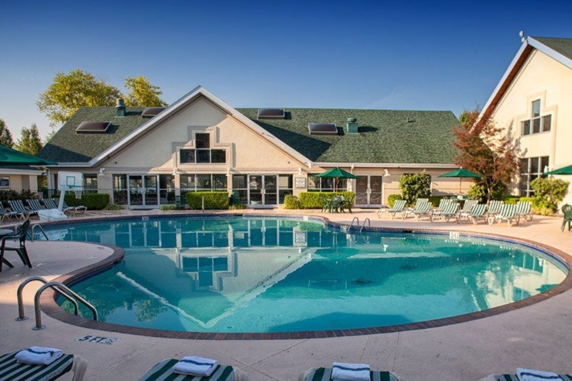 Innenpool, Außenpool