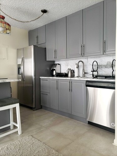 Yhden makuuhuoneen porteilla, lähellä rantaa, City Place, kauppoja, ravintoloita.