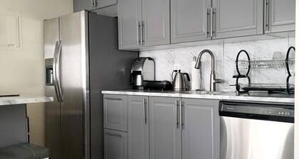 One Bedroom Gated community, close to Beach, City Place, stores ,restaurants.