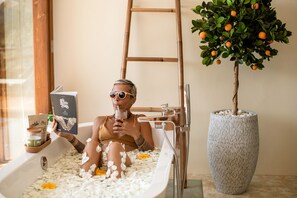 Separate bathtub and shower, deep-soaking bathtub, rainfall showerhead - Wild Cottages Luxury and Natural - Adults Only (Koh Samui)