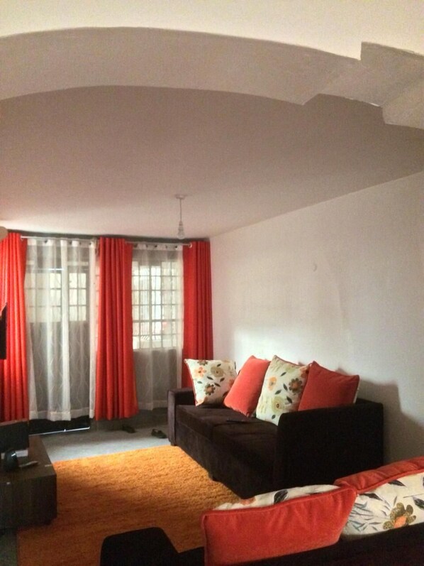 Télévision, lecteur de DVD, chaîne hi-fi