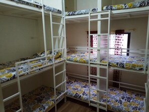 Dormitorio compartido familiar | Decoración individual, mobiliario individual, wifi gratis y ropa de cama