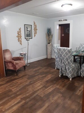 Interior - !HAPPY OURS BAY COTTAGE! (Mobile)