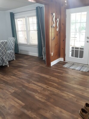 Interior - !HAPPY OURS BAY COTTAGE! (Mobile)