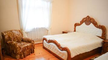 4 quartos, ferros/tábuas de passar roupa, Wi-Fi, roupa de cama