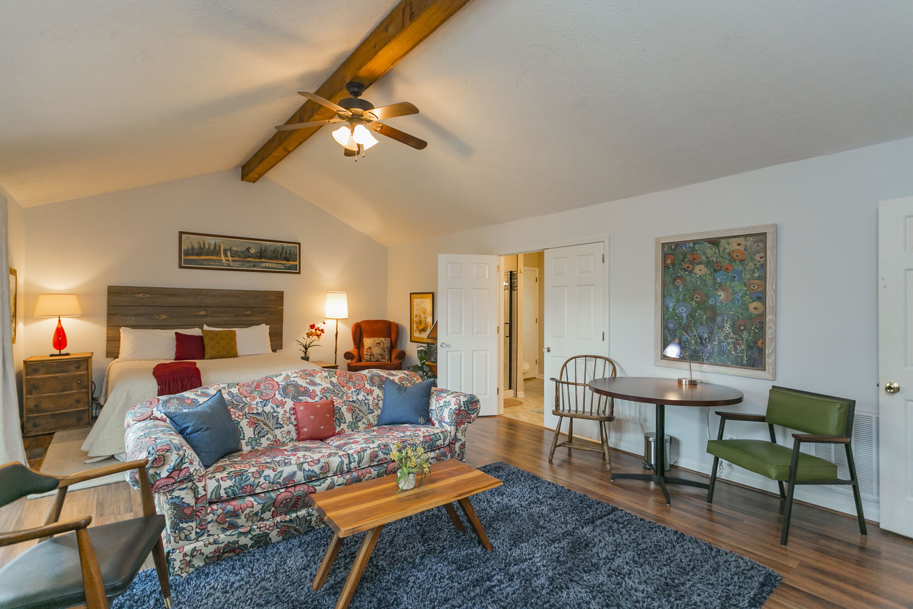 Lakeside Cabin Guest Quarters-Boating, Canoeing, Kayaking, Paddlbrd'g, Swimming!