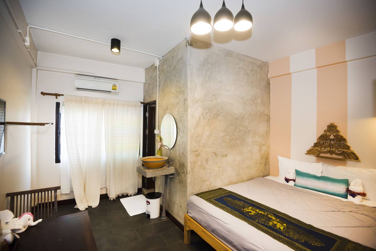 Standard Double or Twin Room, Non Smoking | Desk, blackout drapes, WiFi (free)