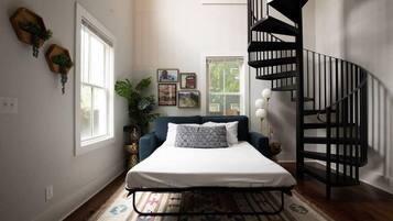 1 habitación, tabla de planchar con plancha, cuna de viaje y wifi