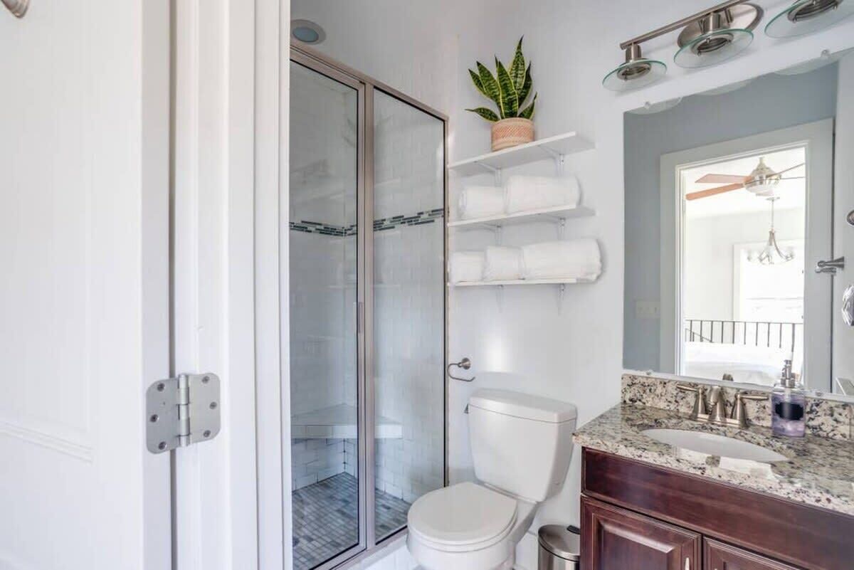 Shower, hair dryer, towels, shampoo