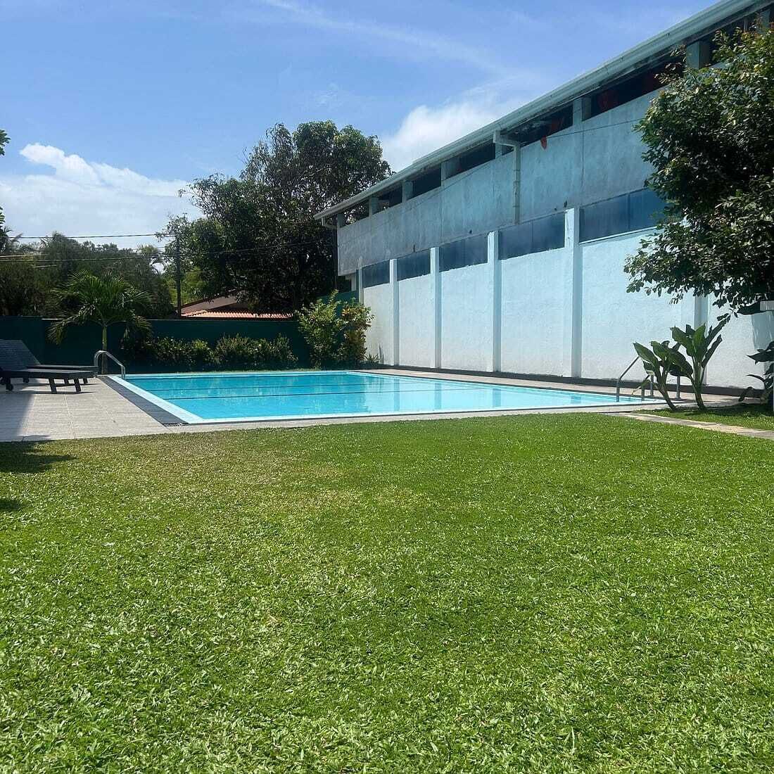 Kolam renang outdoor