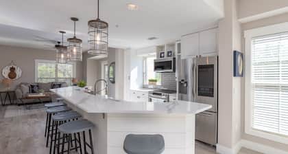 From the Owners Seen on HGTV! Deluxe Beach Villa, Quick Beach Access!