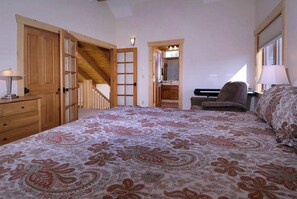 3 bedrooms, desk, iron/ironing board, WiFi