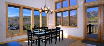 Cascadilla House, Stunning 3 Br home in CB South