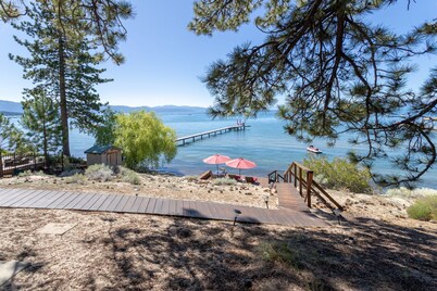 Vintage "Old Tahoe" cabin on Private Beach