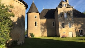 Front of property - Chateau de Boiscoursier (Marnay)