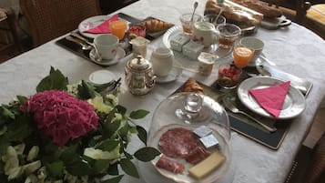 Petit déjeuner continental compris tous les jours