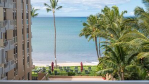 A view of a beach with palm trees and a clear sky. - Oceanfront Condo on magic Sugar Beach - Ocean View (Kihei)