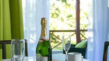 Comfort Bungalow | In-room dining