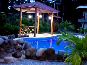 Kolam renang terbuka 