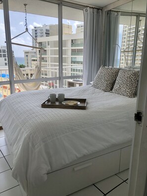 1 غرفة نوم ومكواة/لوح كي وواي فاي مجانًا وملاءات أسرّة