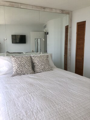 1 habitación, tabla de planchar con plancha, wifi gratis y ropa de cama 