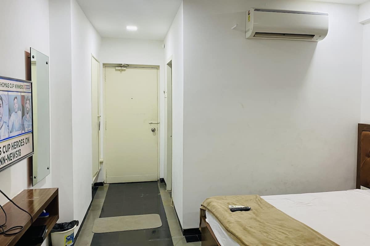 Executive Room | Laptop workspace, rollaway beds, free WiFi