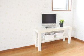 Basic House | Desk, laptop workspace, blackout drapes, iron/ironing board - One Fine Day Guesthouse (Chiba)