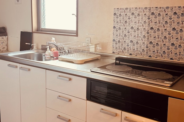 Kühlschrank, Mikrowelle, Toaster, Reiskocher