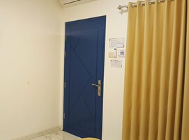 Deluxe Double Room | Laptop workspace, free WiFi, bed sheets