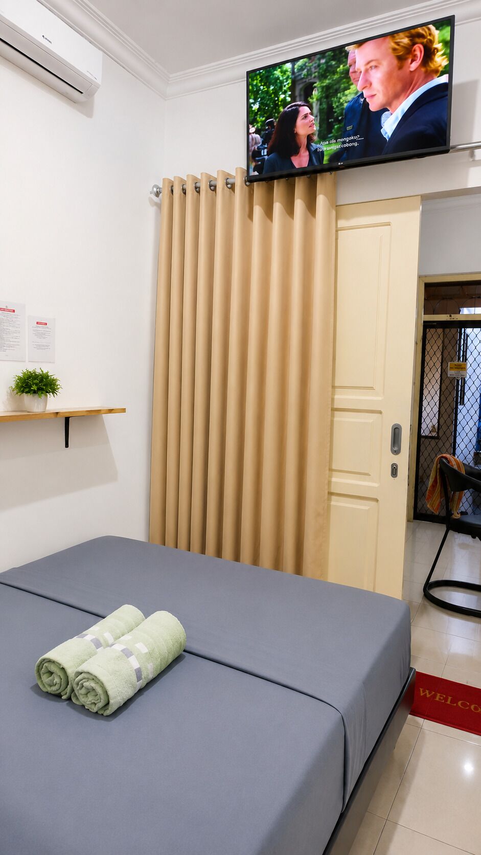 Basic Double Room, Shared Bathroom | Laptop workspace, free WiFi, bed sheets