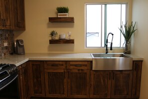 Fridge, microwave, oven, stovetop - ★Gated Community minutes from DOWNTOWN & BEACH★ (Acapulco)