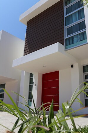 Exterior - ★Gated Community minutes from DOWNTOWN & BEACH★ (Acapulco)