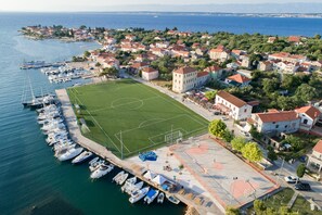 Sport court - A classic Dalmatian stone beauty, as if created for leisure (Sutomišcica)
