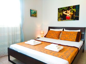 2 soverom, strykejern/-brett, internettilgang og sengetøy