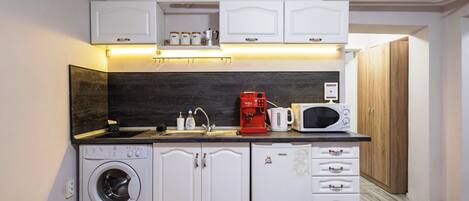 Microwave, coffee/tea maker, electric kettle, toaster