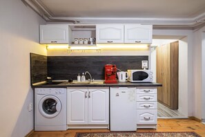 Microwave, coffee/tea maker, electric kettle, toaster