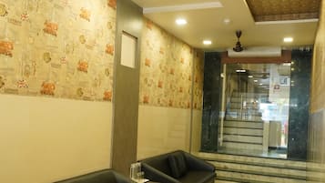 Coin salon dans le hall