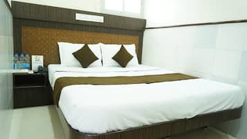 Escritorio, cortinas blackout, wifi gratis y ropa de cama