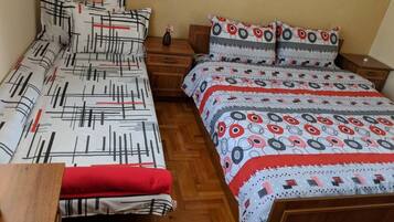 3 habitaciones, tabla de planchar con plancha y acceso a internet
